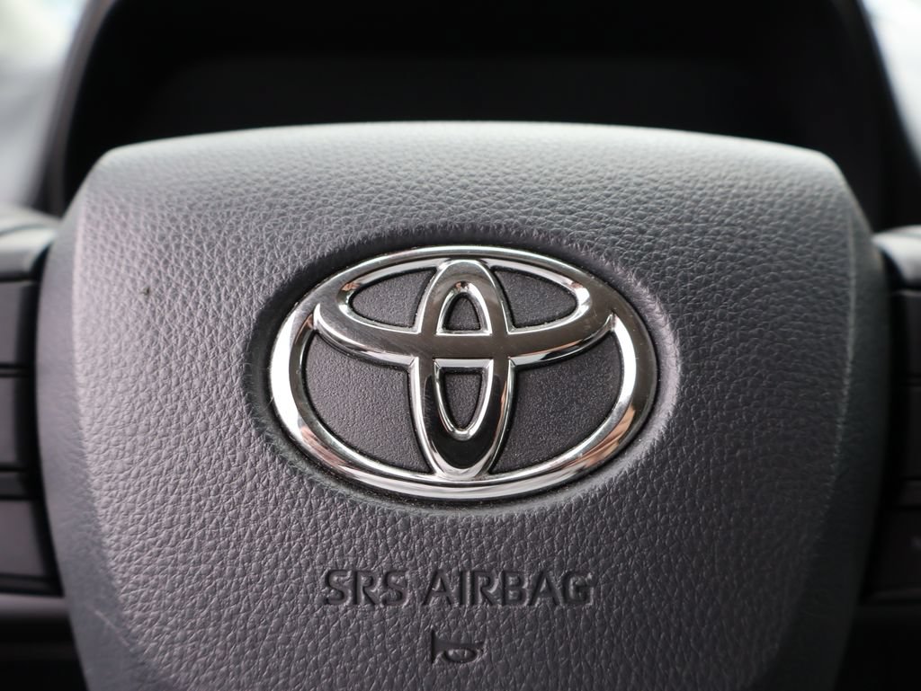 Used 2024 Toyota Sienna LE FWD image 25