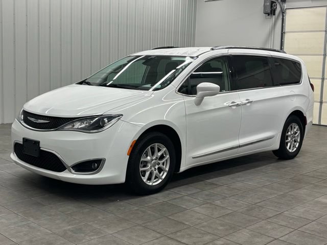 Used 2020 Chrysler Pacifica Touring-L FWD image 5
