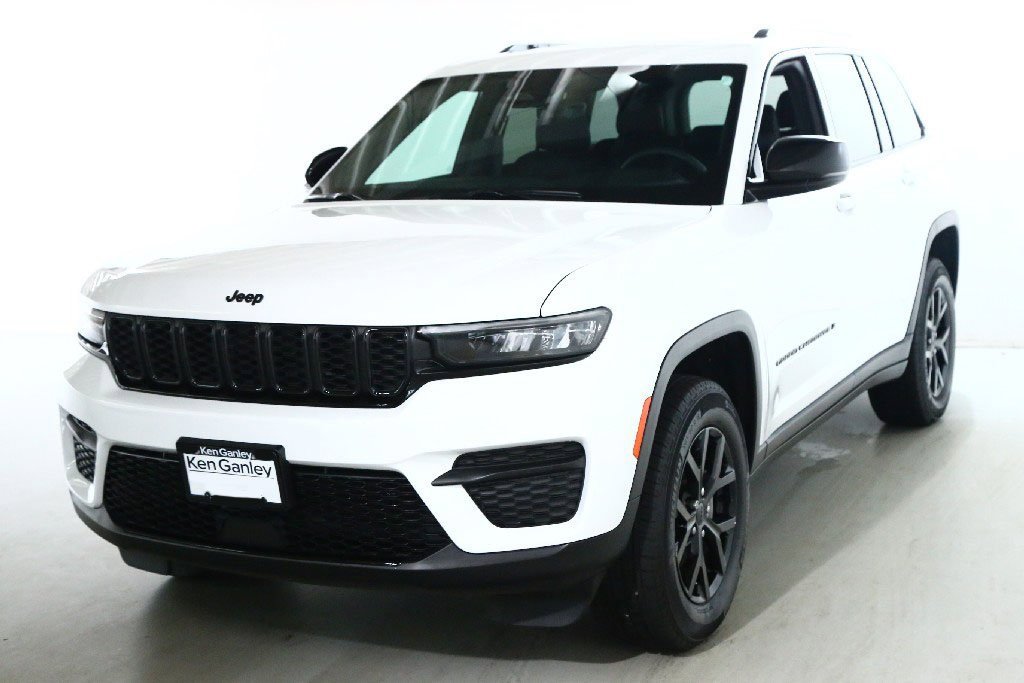 Used 2025 Jeep Grand Cherokee Altitude image 4