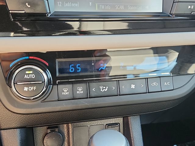 Used 2015 Toyota Corolla LE FWD image 15