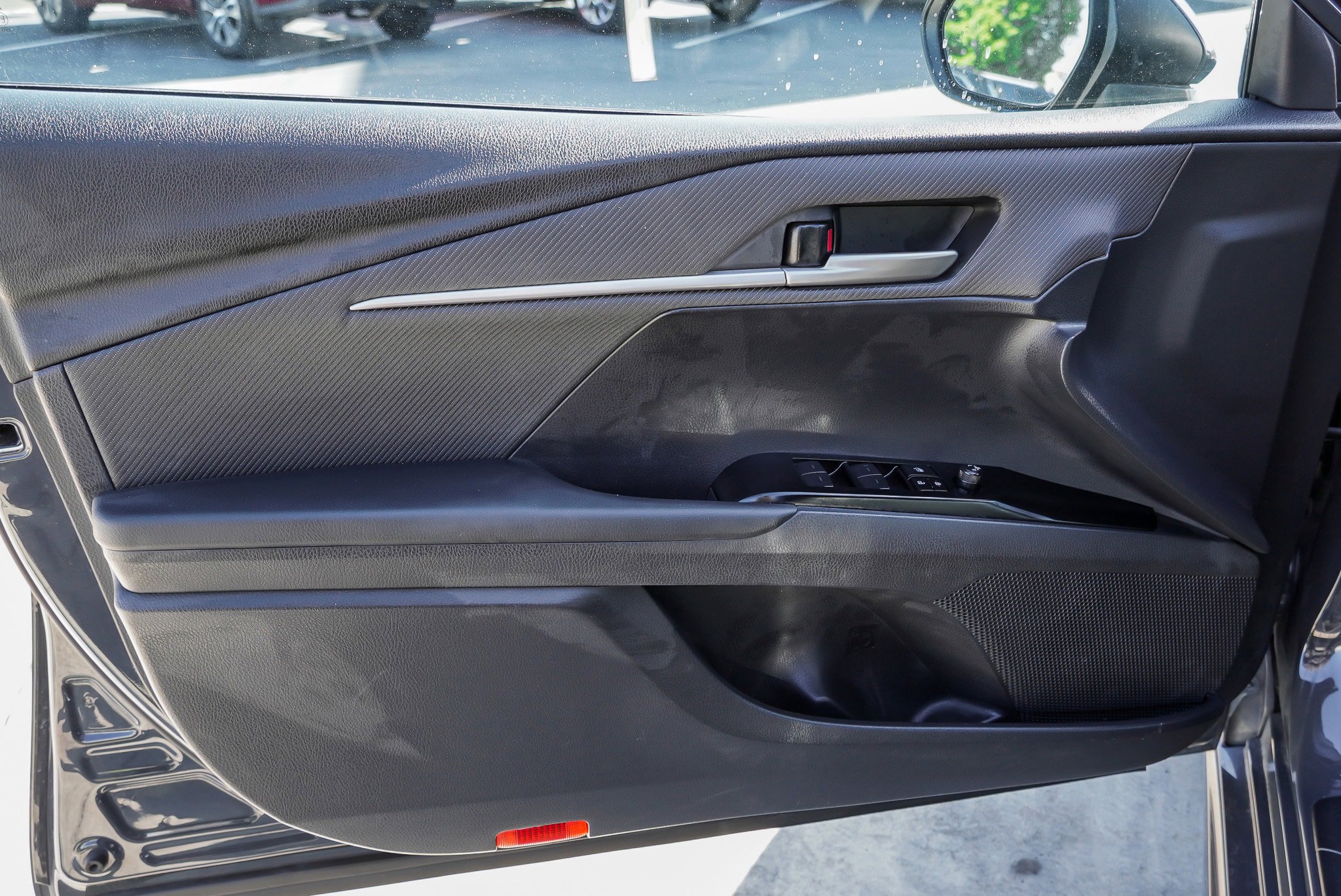 Used 2025 Toyota Camry SE FWD image 20