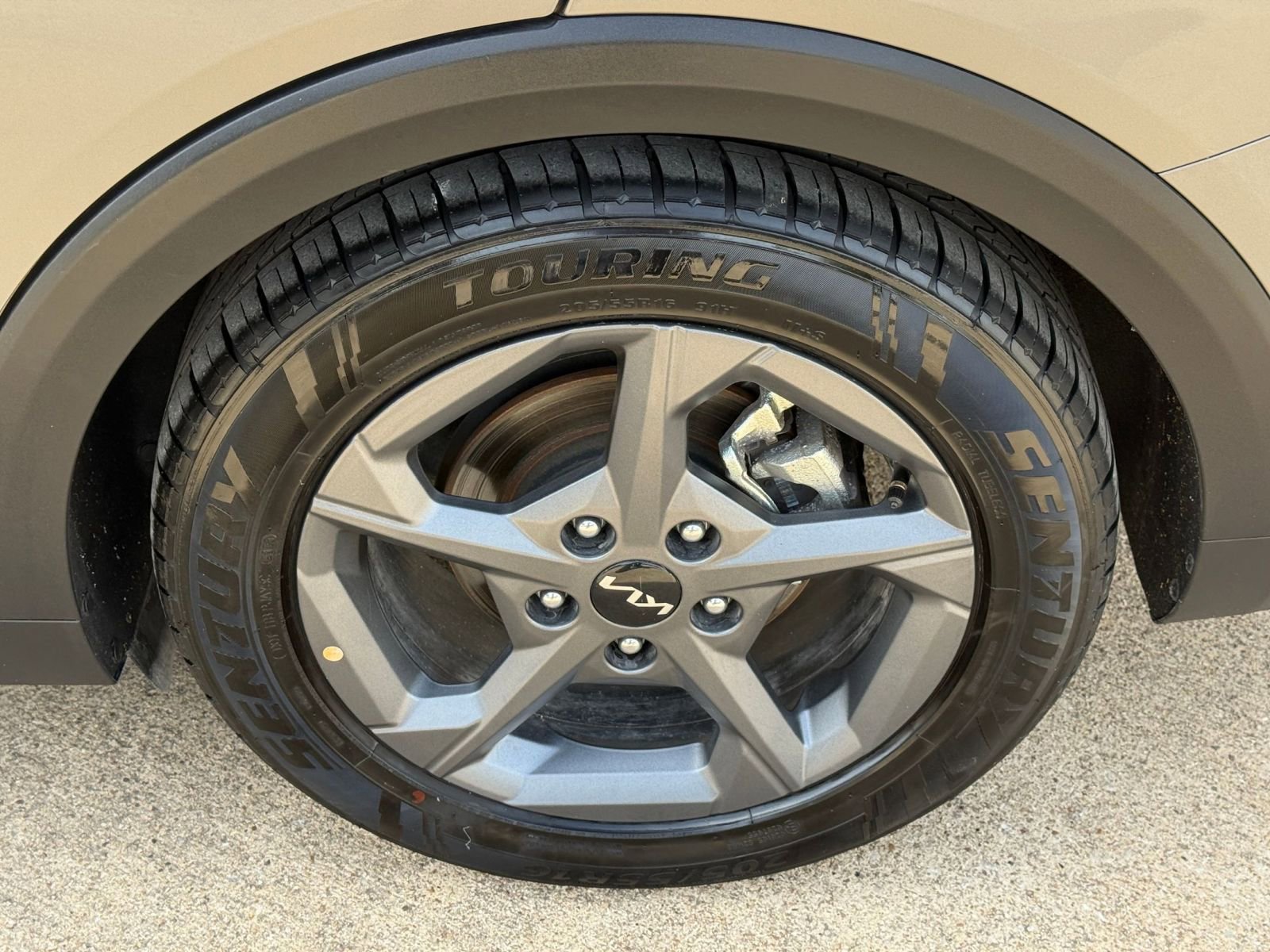 Used 2025 Kia K4 LXS image 32