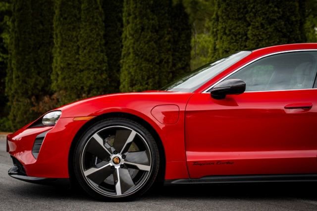 Used 2020 Porsche Taycan Turbo image 10