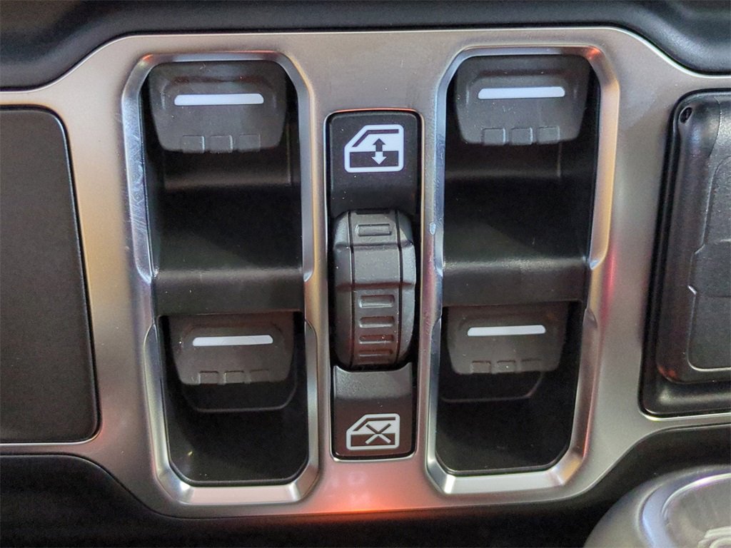 New 2025 Jeep Gladiator Sport image 24