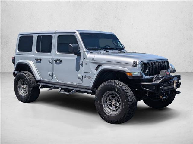 Used 2024 Jeep Wrangler Unlimited Sahara w/ Technology Group AWD/4WD image 3