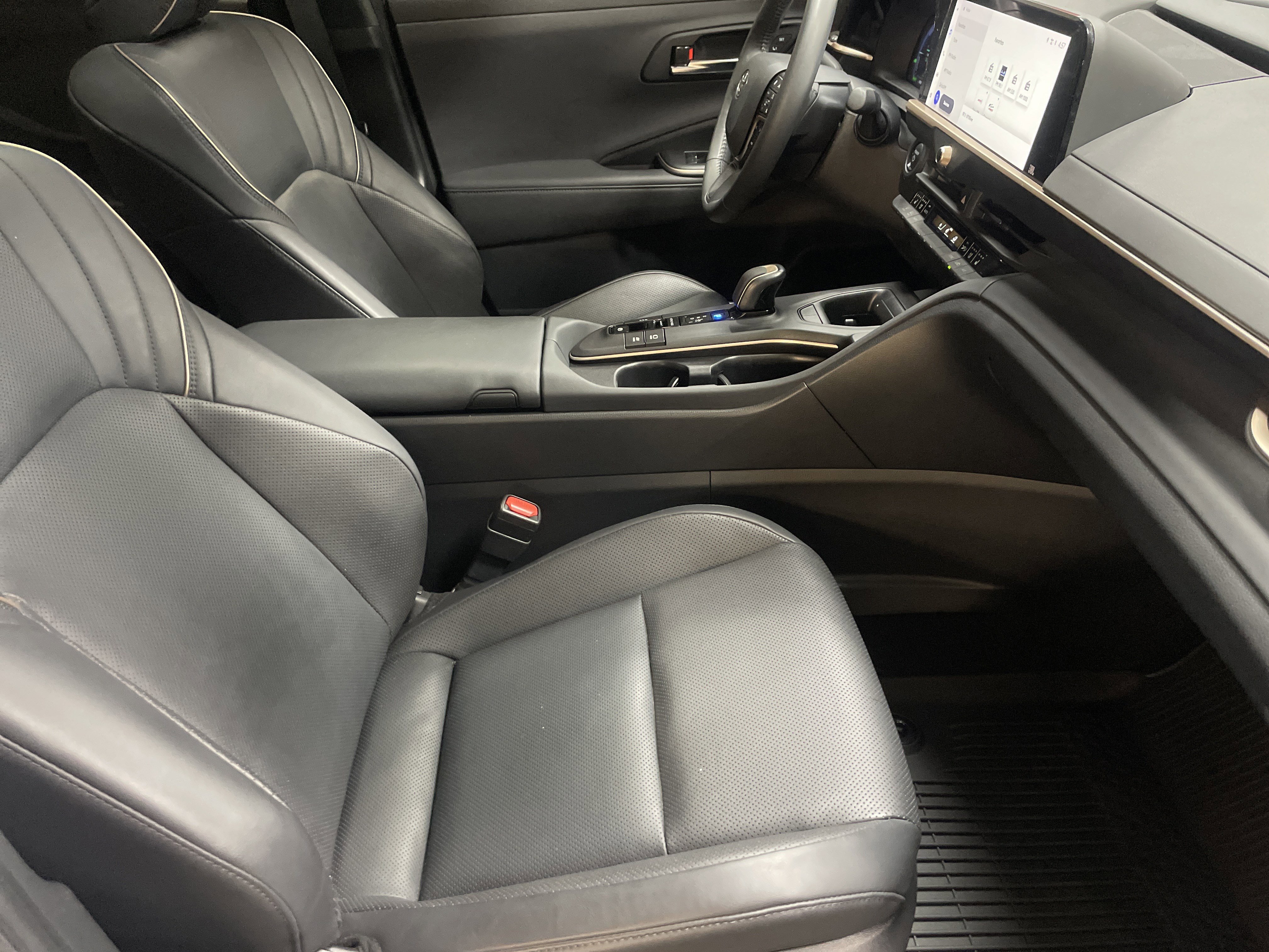 Used 2023 Toyota Crown Limited image 35