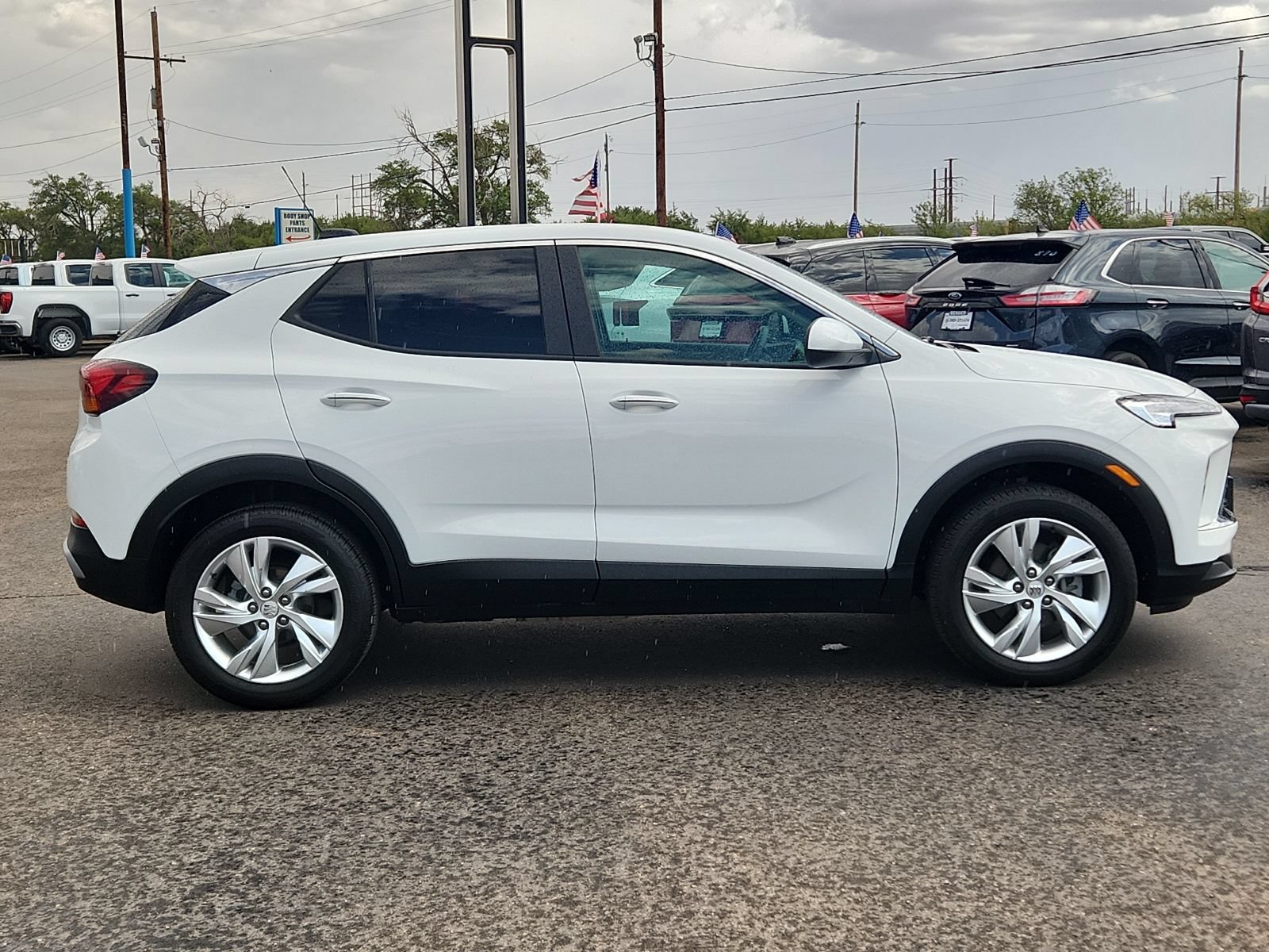 Used 2024 Buick Encore GX Preferred w/ Comfort Package AWD/4WD image 5