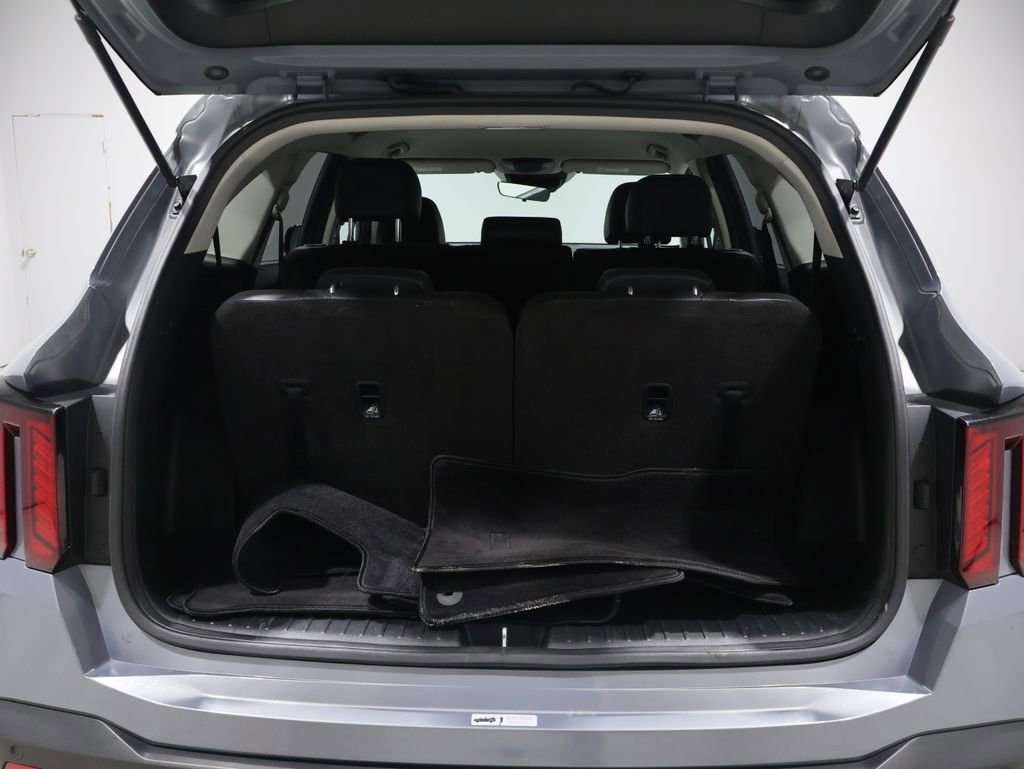 Used 2024 Kia Sorento S image 18