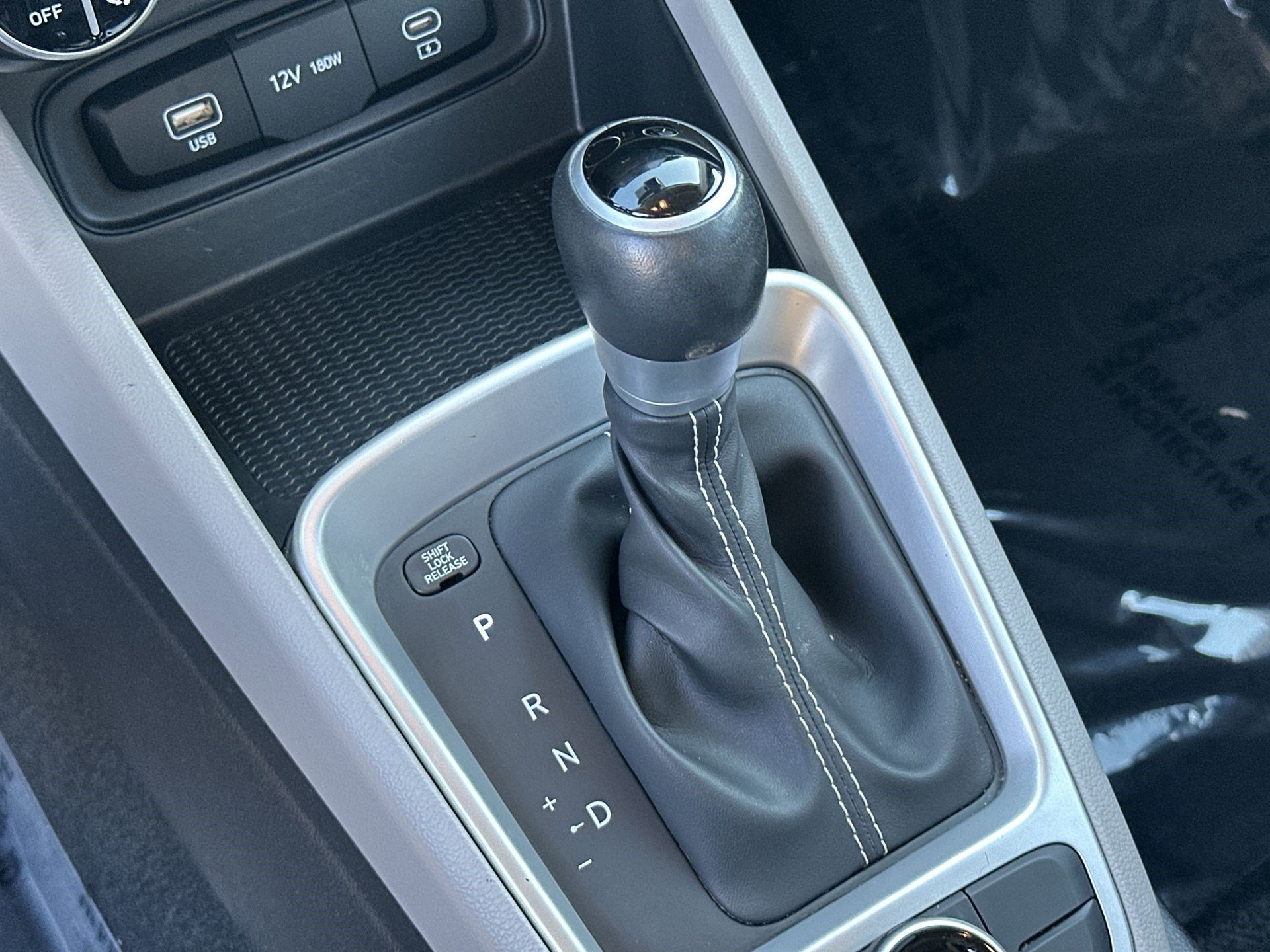 Used 2024 Hyundai Venue SEL image 21