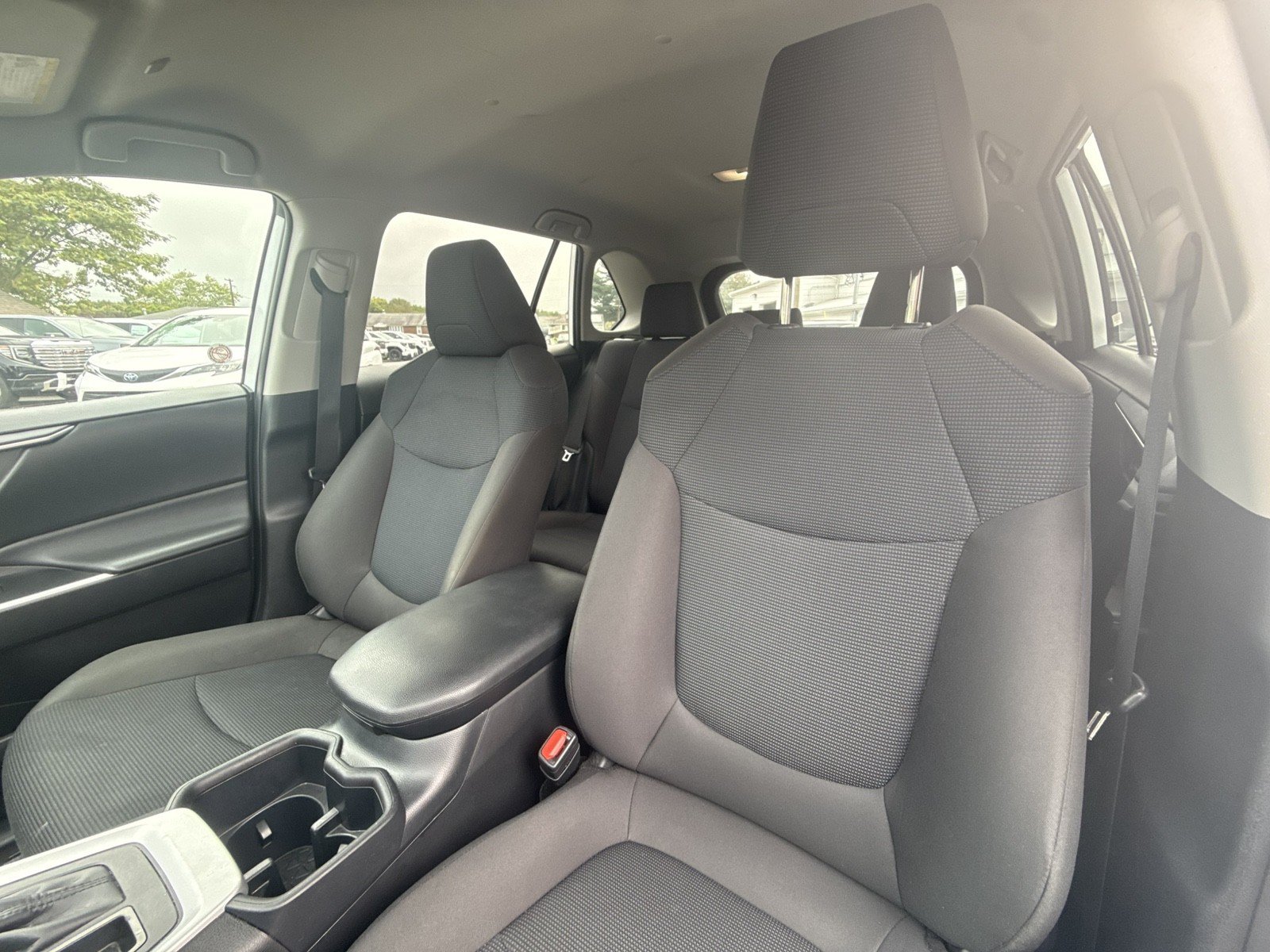 Used 2025 Toyota RAV4 LE AWD/4WD image 10