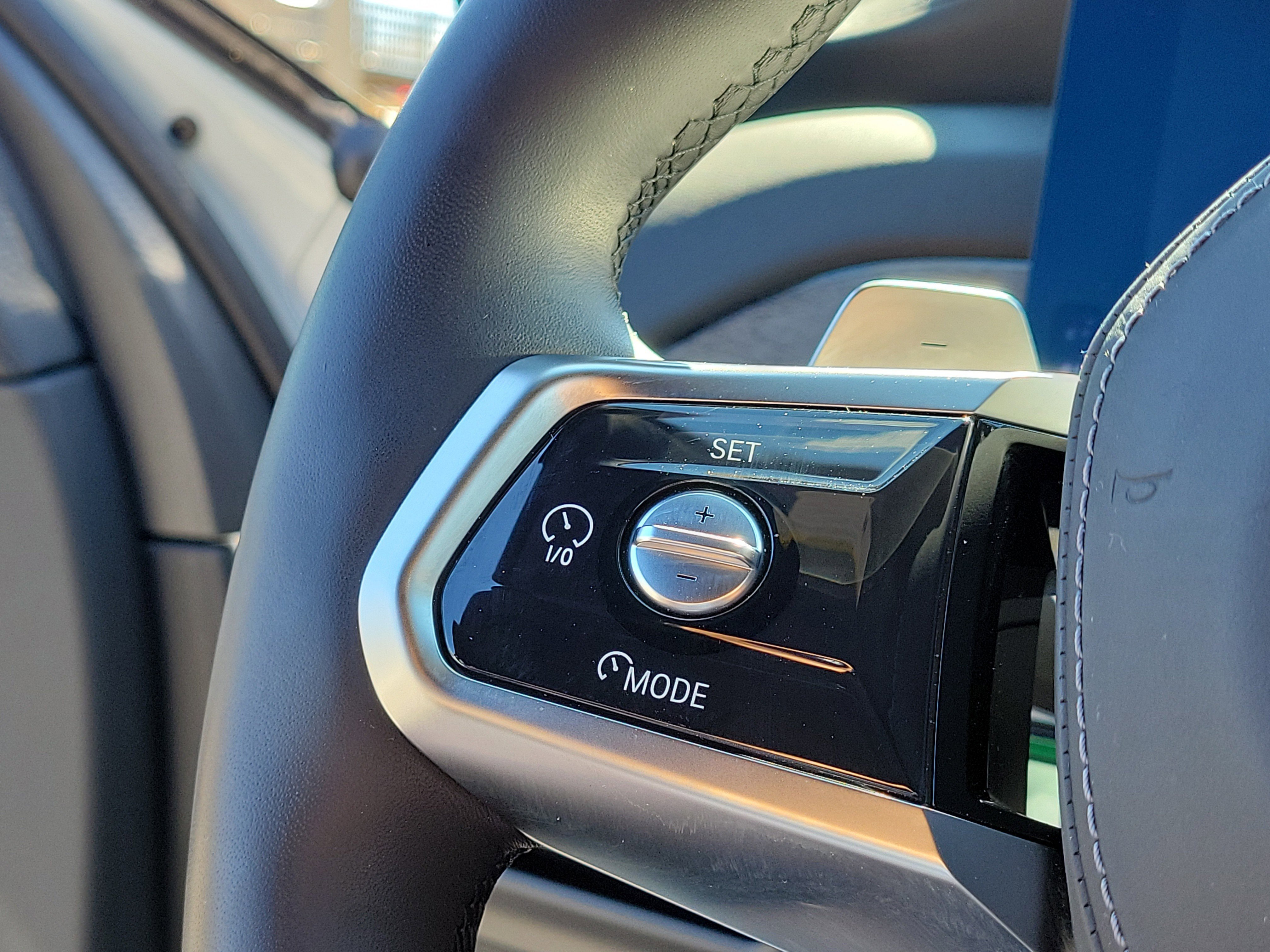 Used 2025 BMW 740i image 27