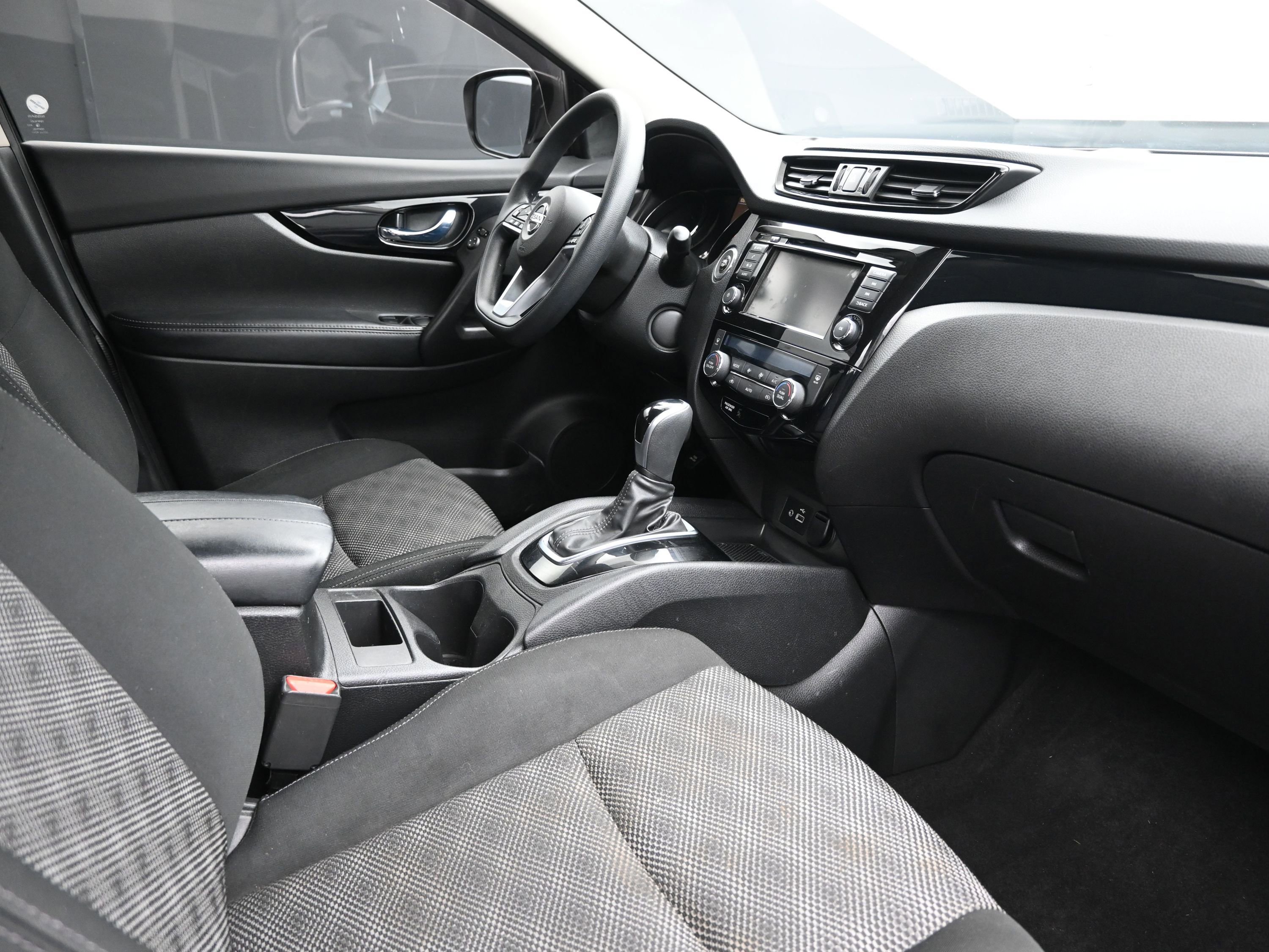 Used 2020 Nissan Rogue Sport SV image 26