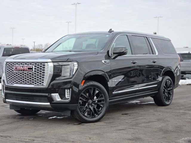 Used 2022 GMC Yukon XL Denali image 2