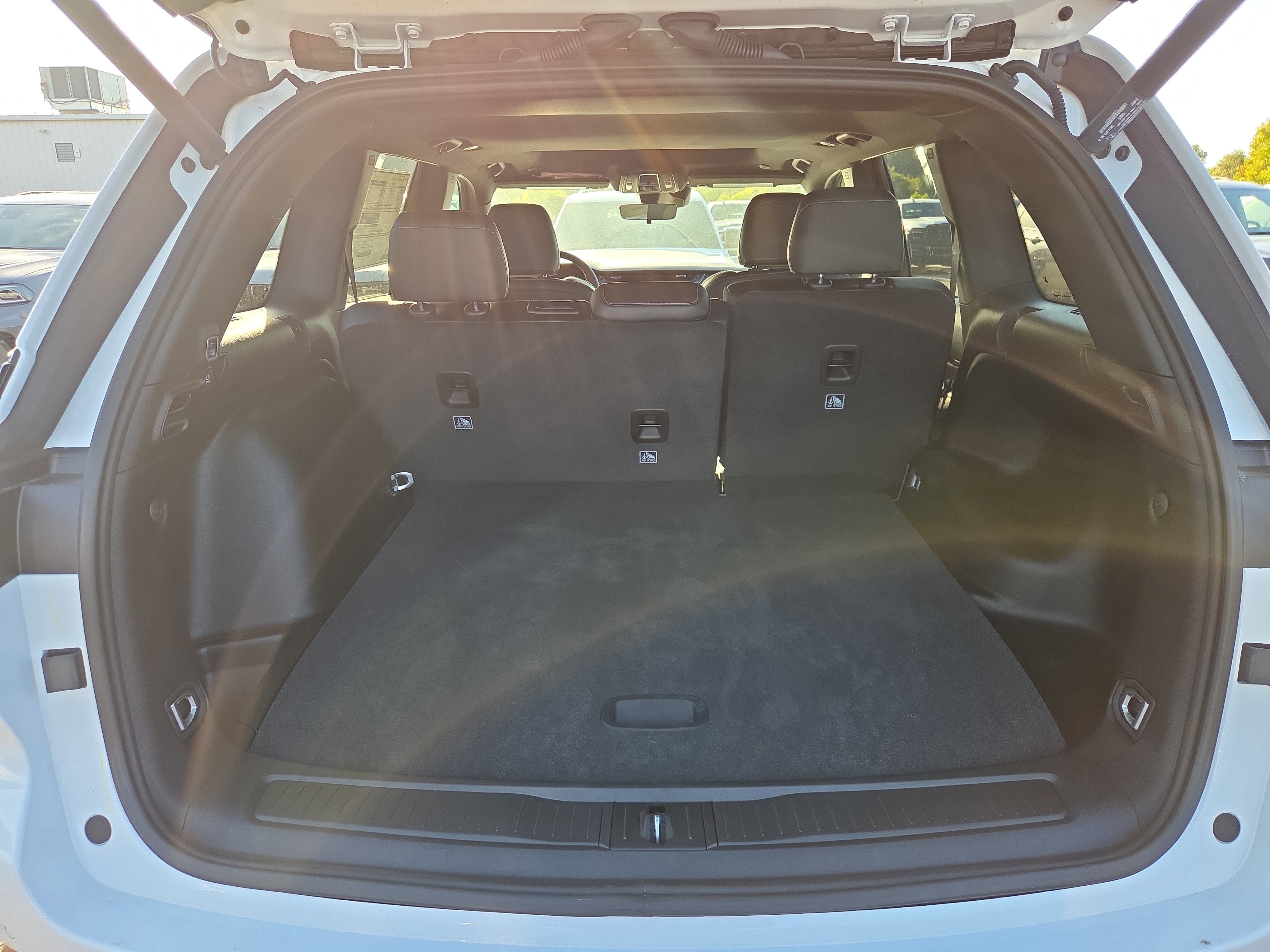 New 2025 Jeep Grand Cherokee Altitude image 8