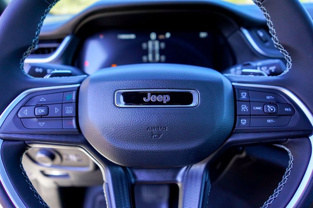 New 2026 Jeep Grand Cherokee Laredo RWD image 12