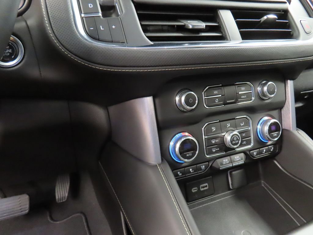 Used 2024 GMC Yukon SLT w/ SLT Luxury Package AWD/4WD image 63