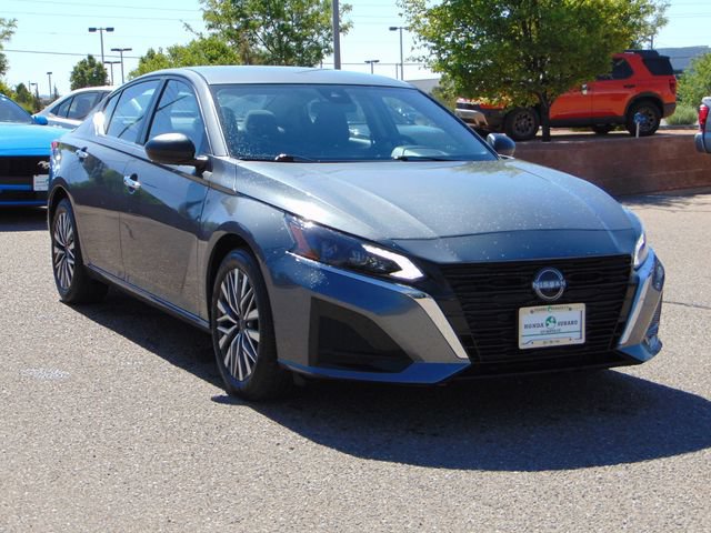 Used 2025 Nissan Altima 2.5 SV FWD image 9