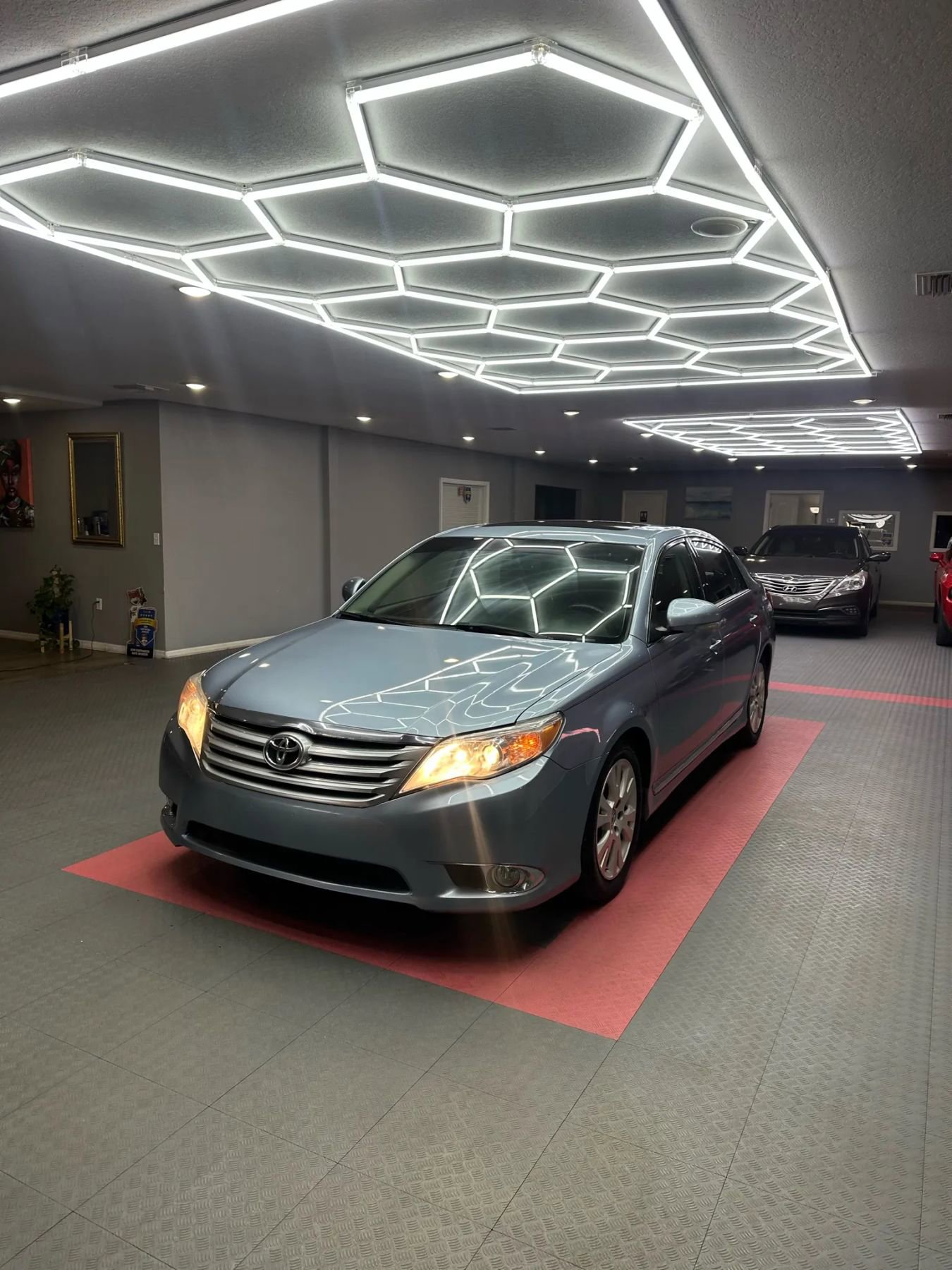 Used 2012 Toyota Avalon Limited image 2