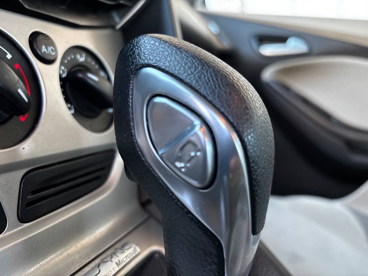 Used 2014 Ford Focus SE FWD image 21