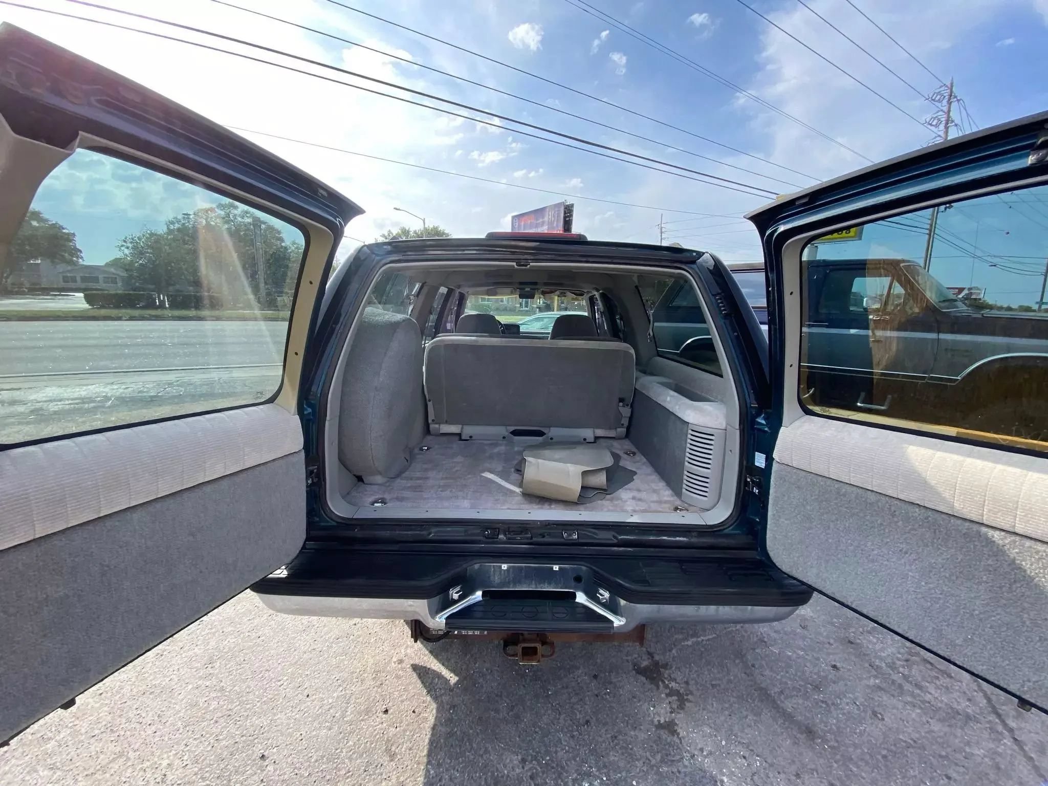 Used 1994 Chevrolet Suburban 2WD image 8