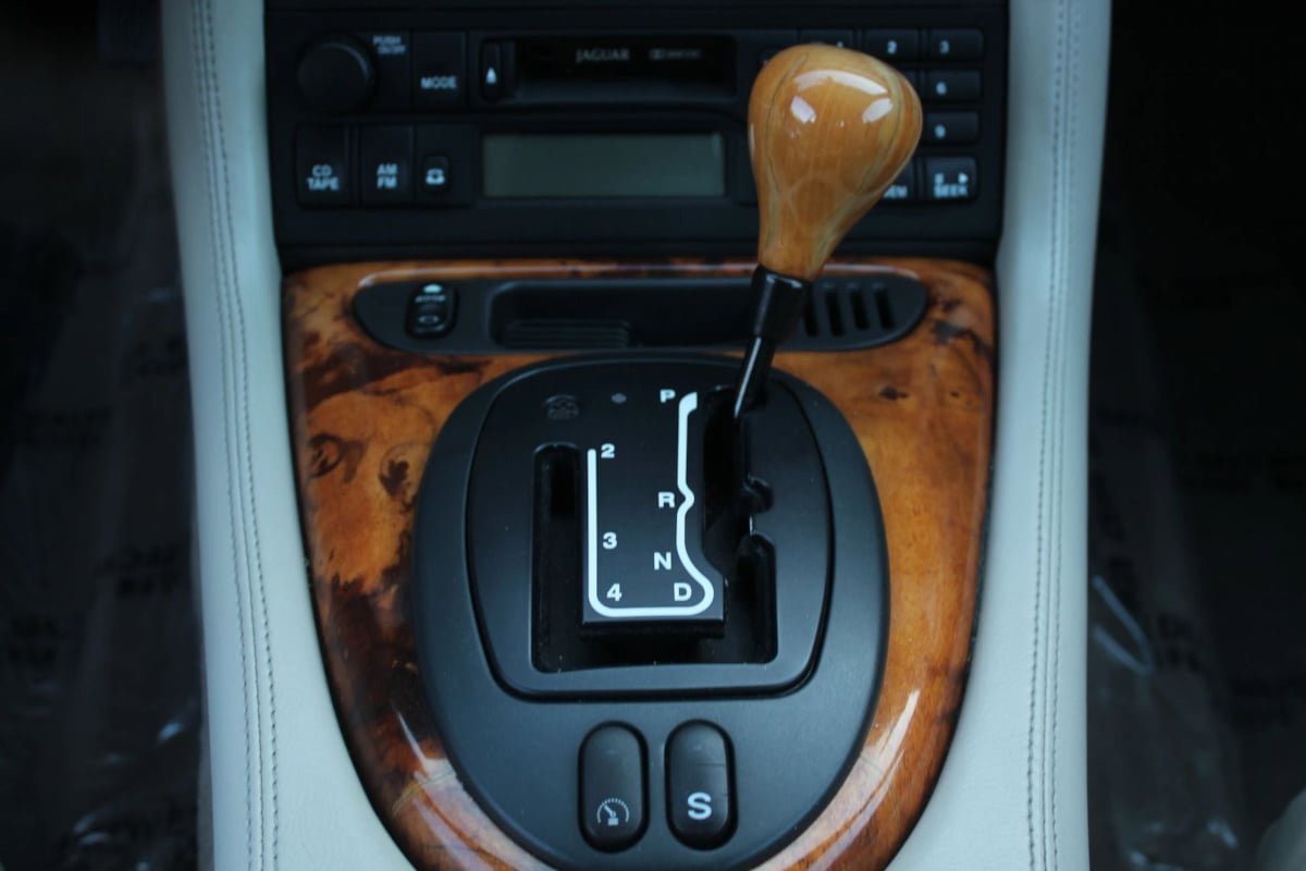 Used 2000 Jaguar XK8 image 28