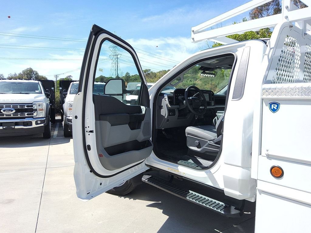 New 2025 Ford F550 2WD Regular Cab Super Duty image 5