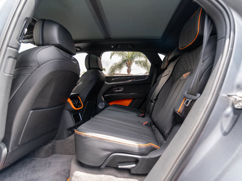 Used 2025 Bentley Bentayga AWD/4WD image 18