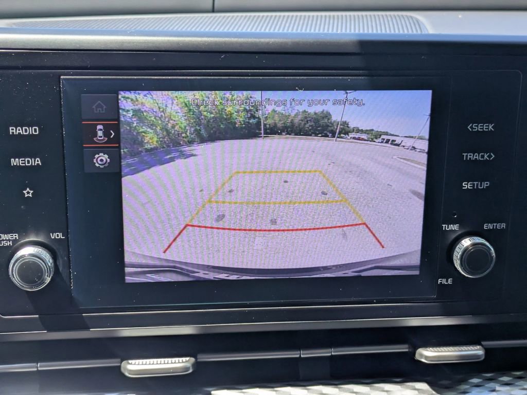 Used 2024 Kia Carnival LX FWD image 23