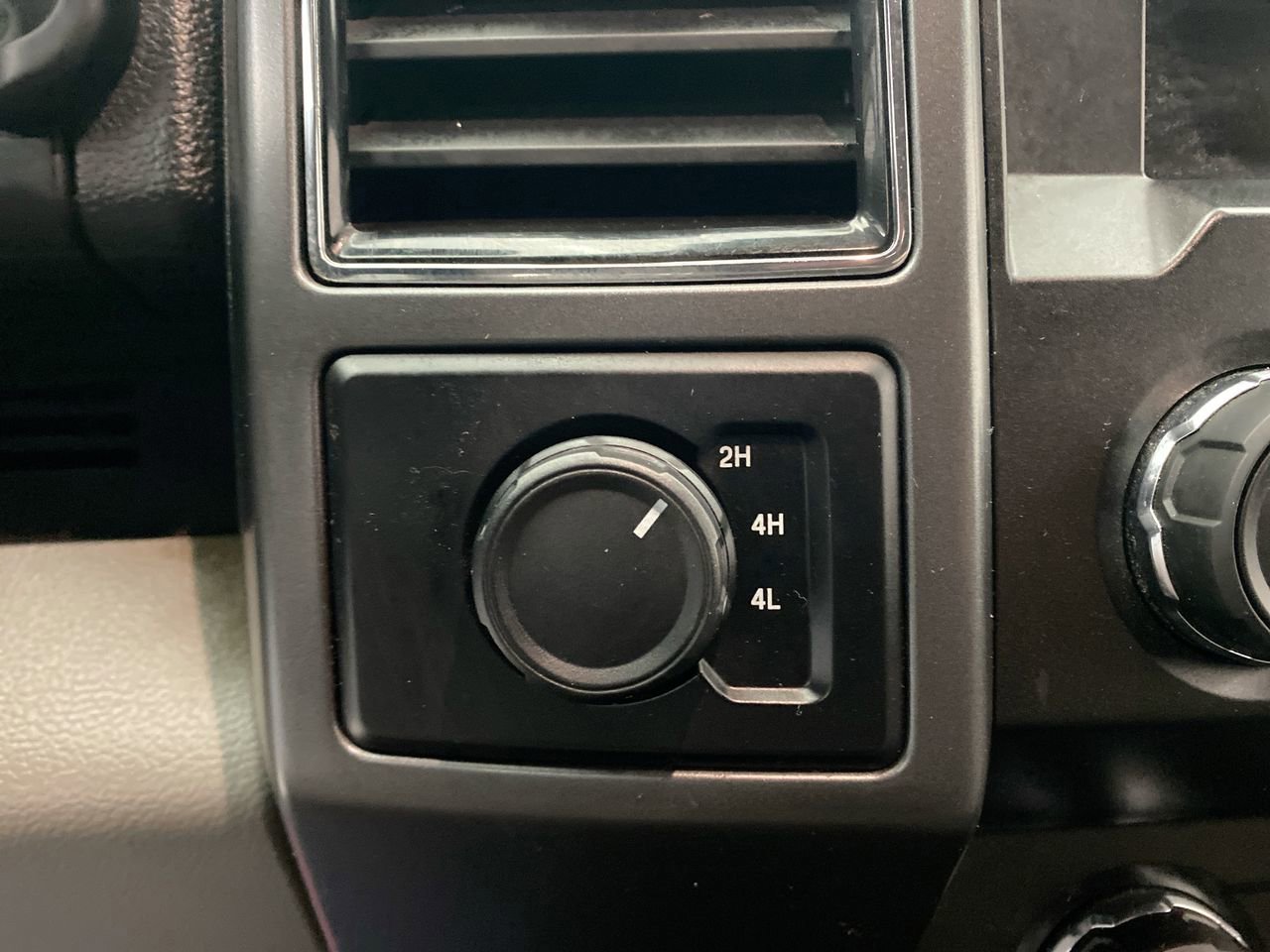 Used 2019 Ford F150 XLT AWD/4WD image 19