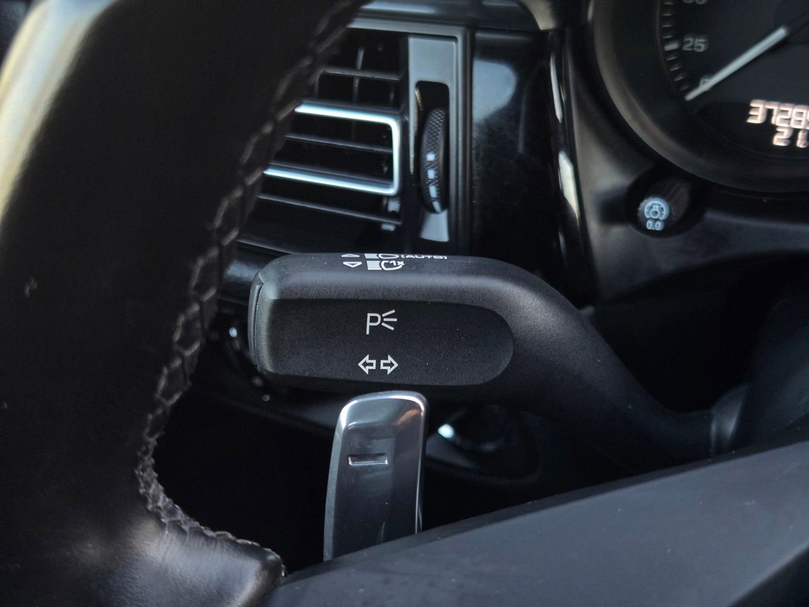 Used 2024 Porsche Macan image 25