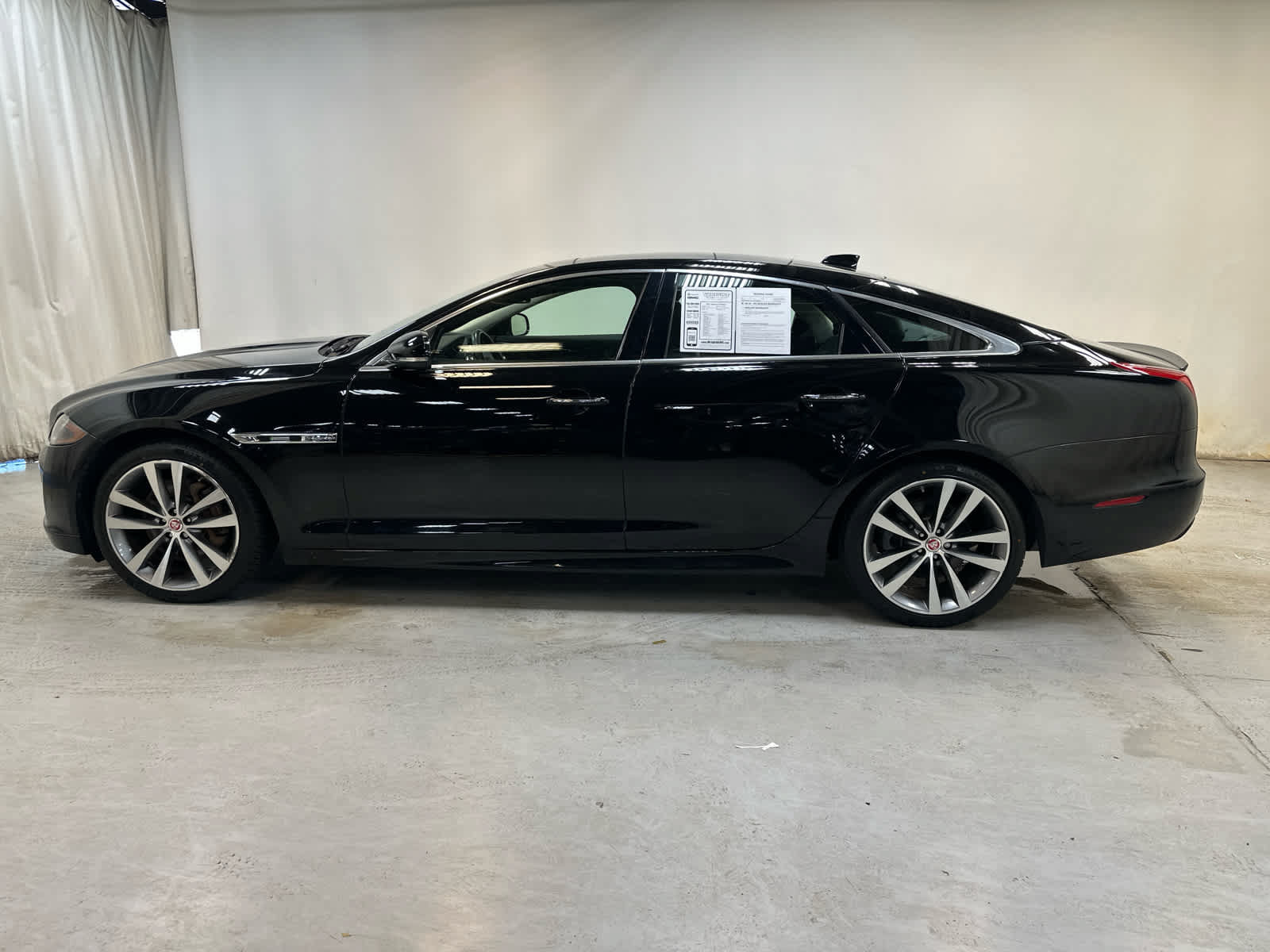 Used 2017 Jaguar XJ R-Sport AWD/4WD image 9