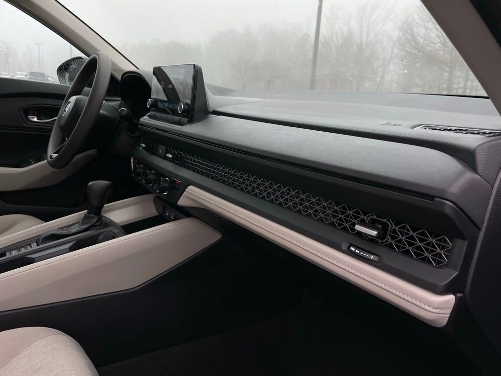 Certified 2025 Honda Accord SE image 33