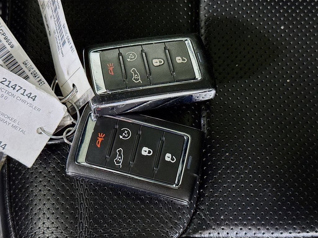 Used 2023 Jeep Grand Cherokee L Overland AWD/4WD image 38