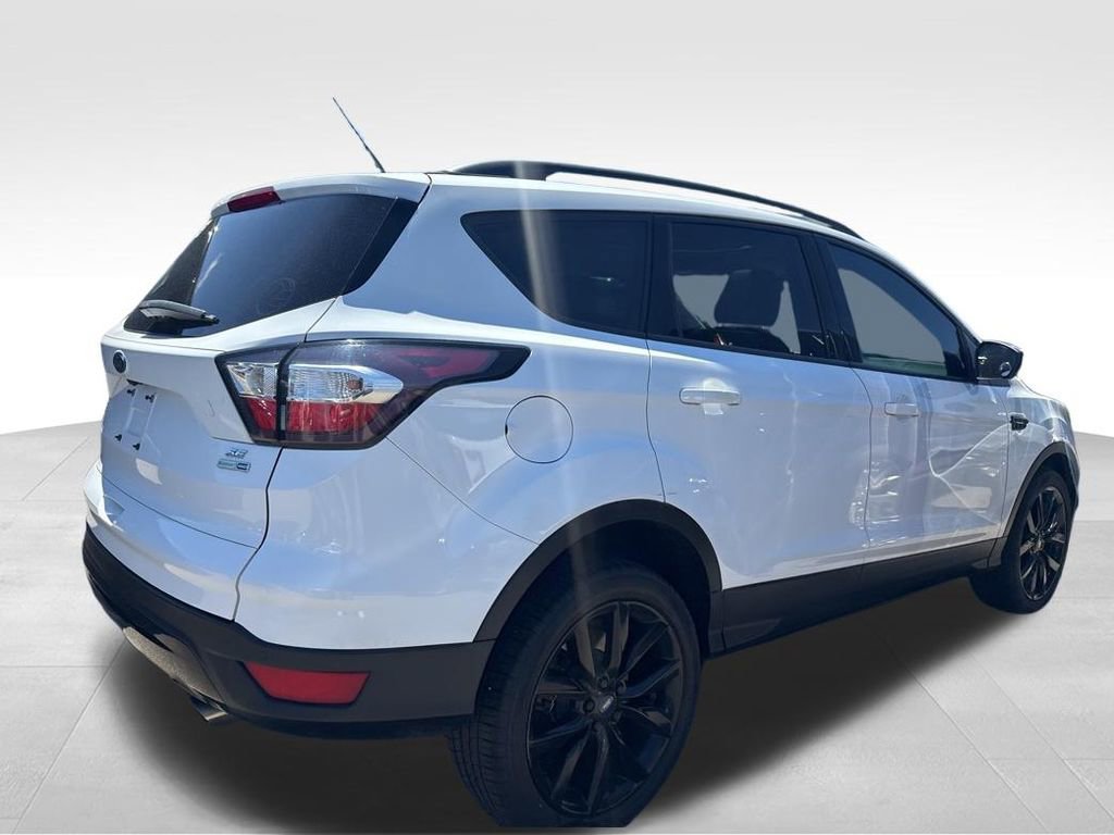 Used 2017 Ford Escape SE w/ Equipment Group 201A AWD/4WD image 10