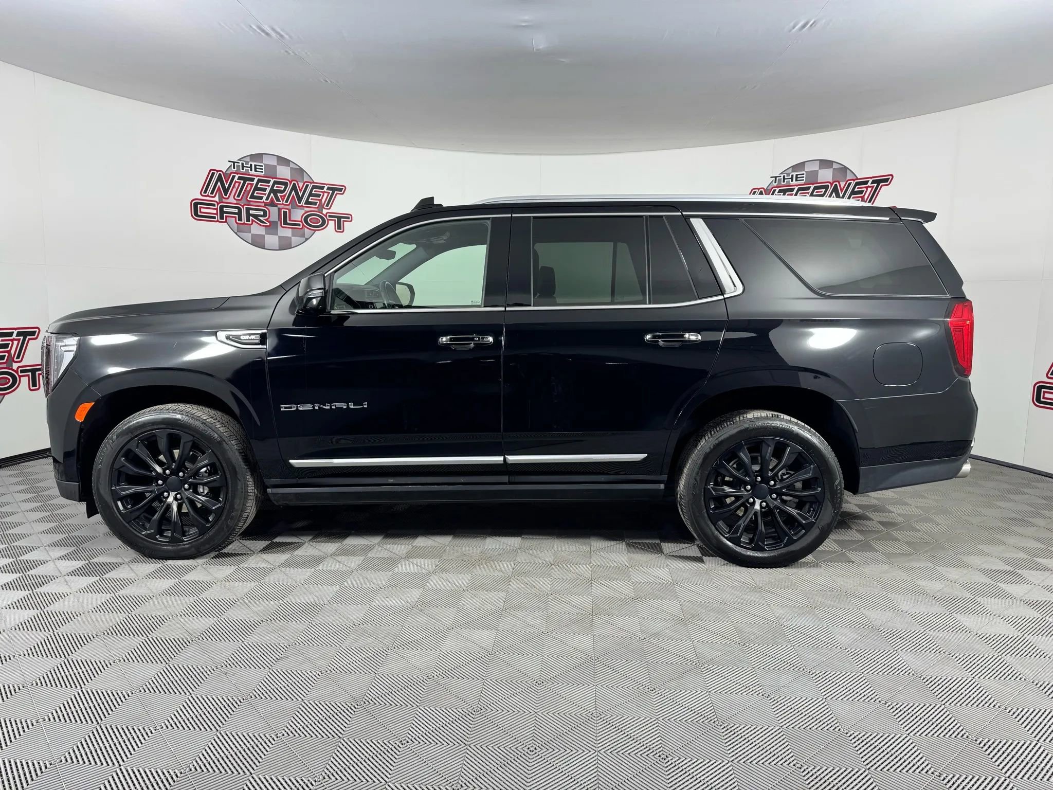 Used 2022 GMC Yukon Denali w/ Advanced Technology Package image 4