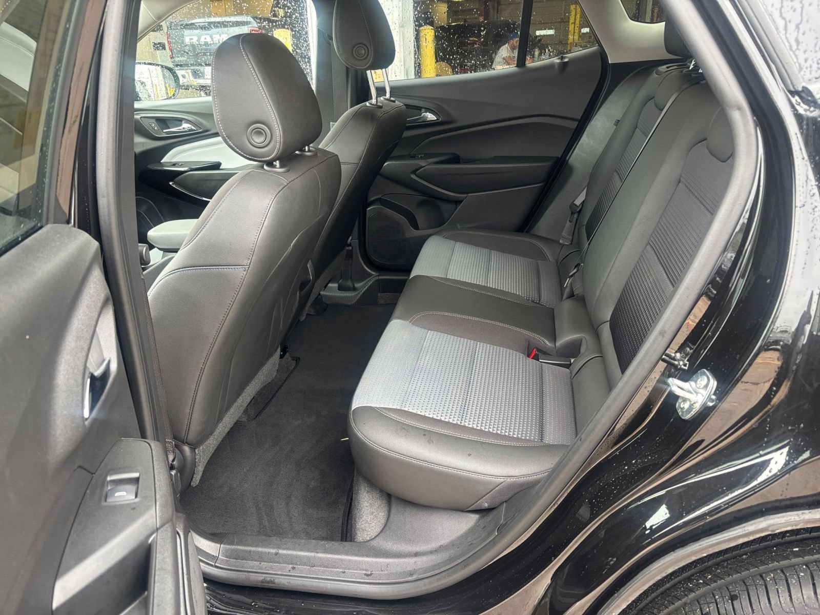 Used 2025 Chevrolet Trax LT FWD image 25