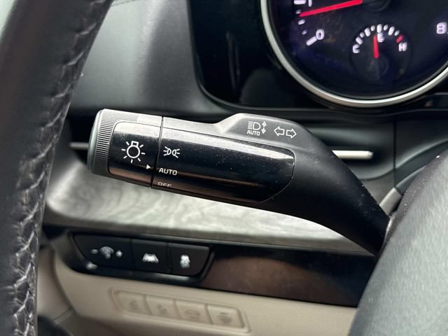 Used 2024 Kia Carnival EX FWD image 26