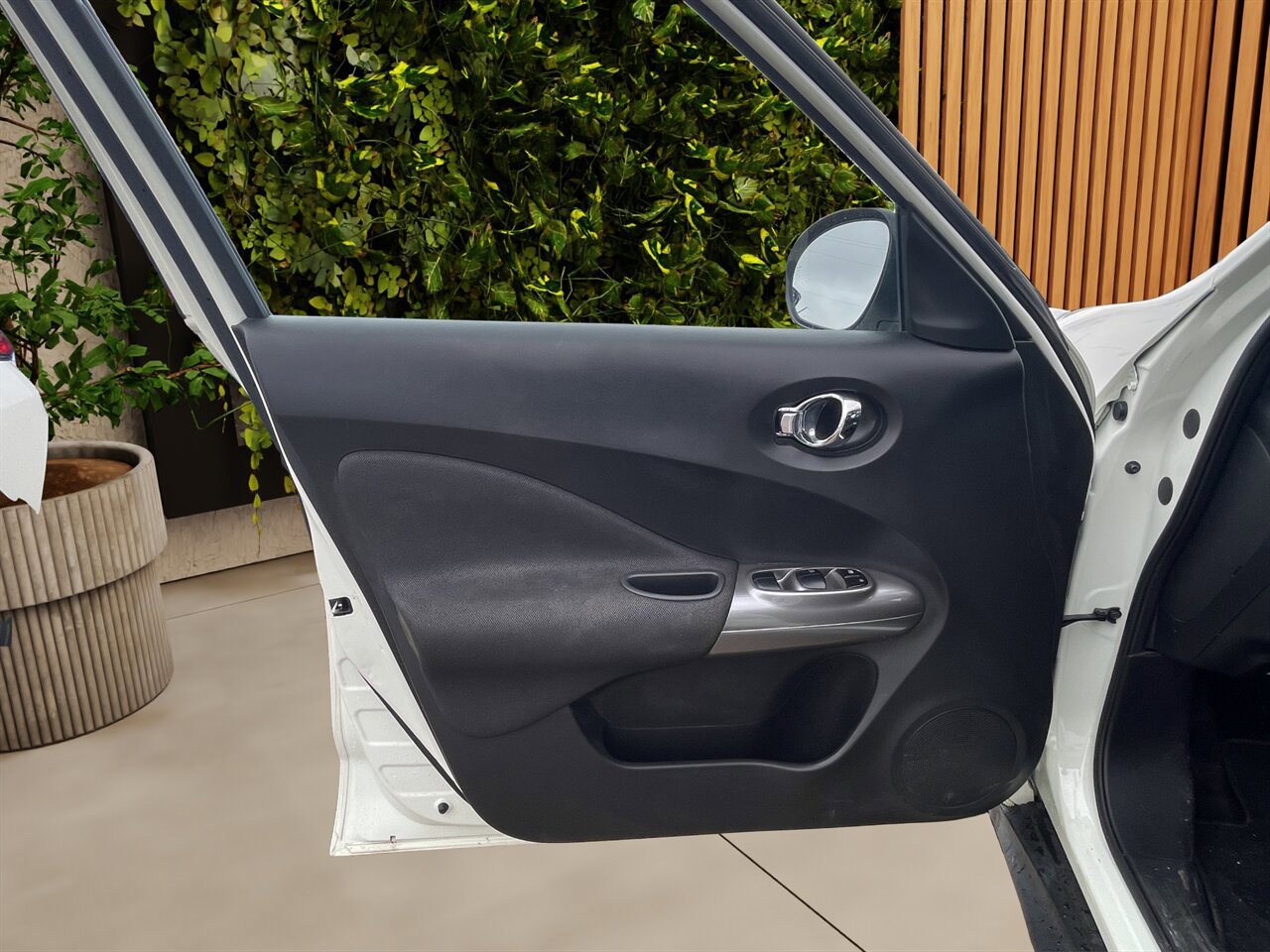 Used 2012 Nissan Juke SV image 16
