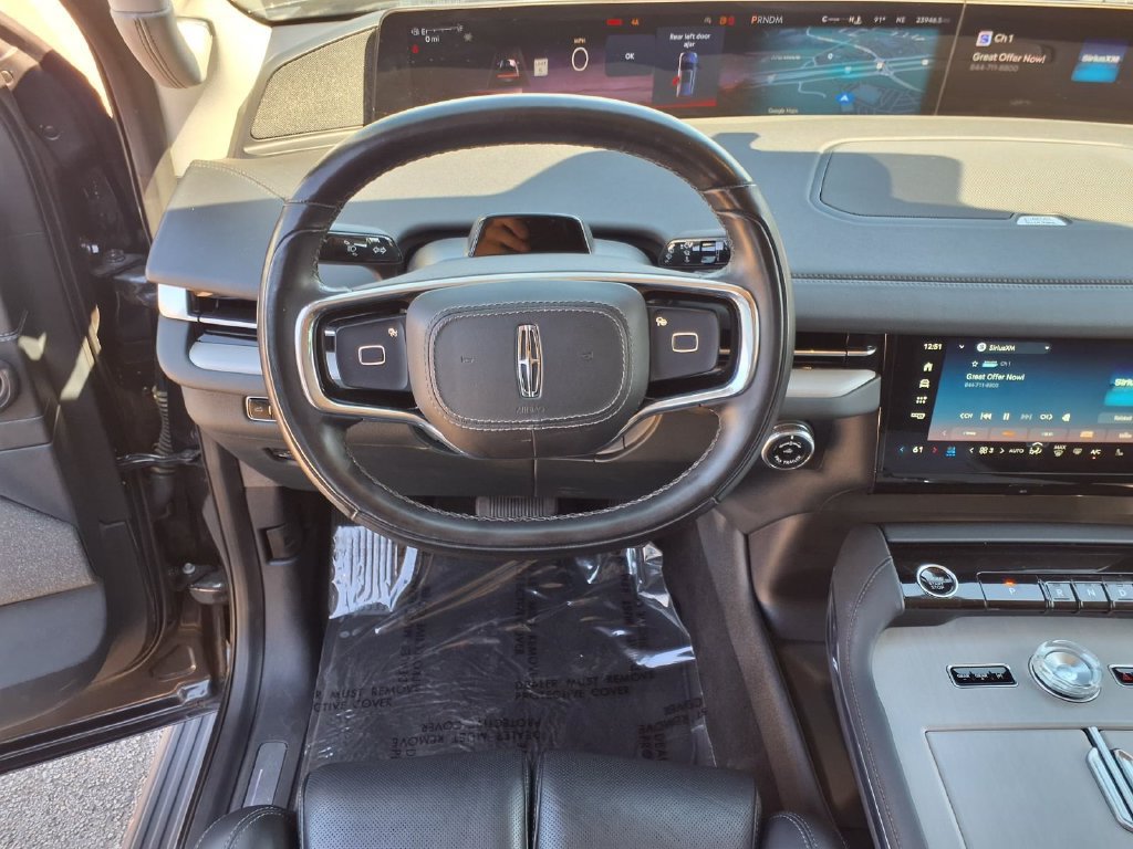 Used 2025 Lincoln Navigator Reserve AWD/4WD image 11