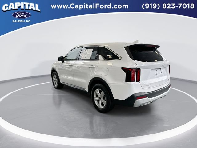 Used 2025 Kia Sorento LX FWD image 6