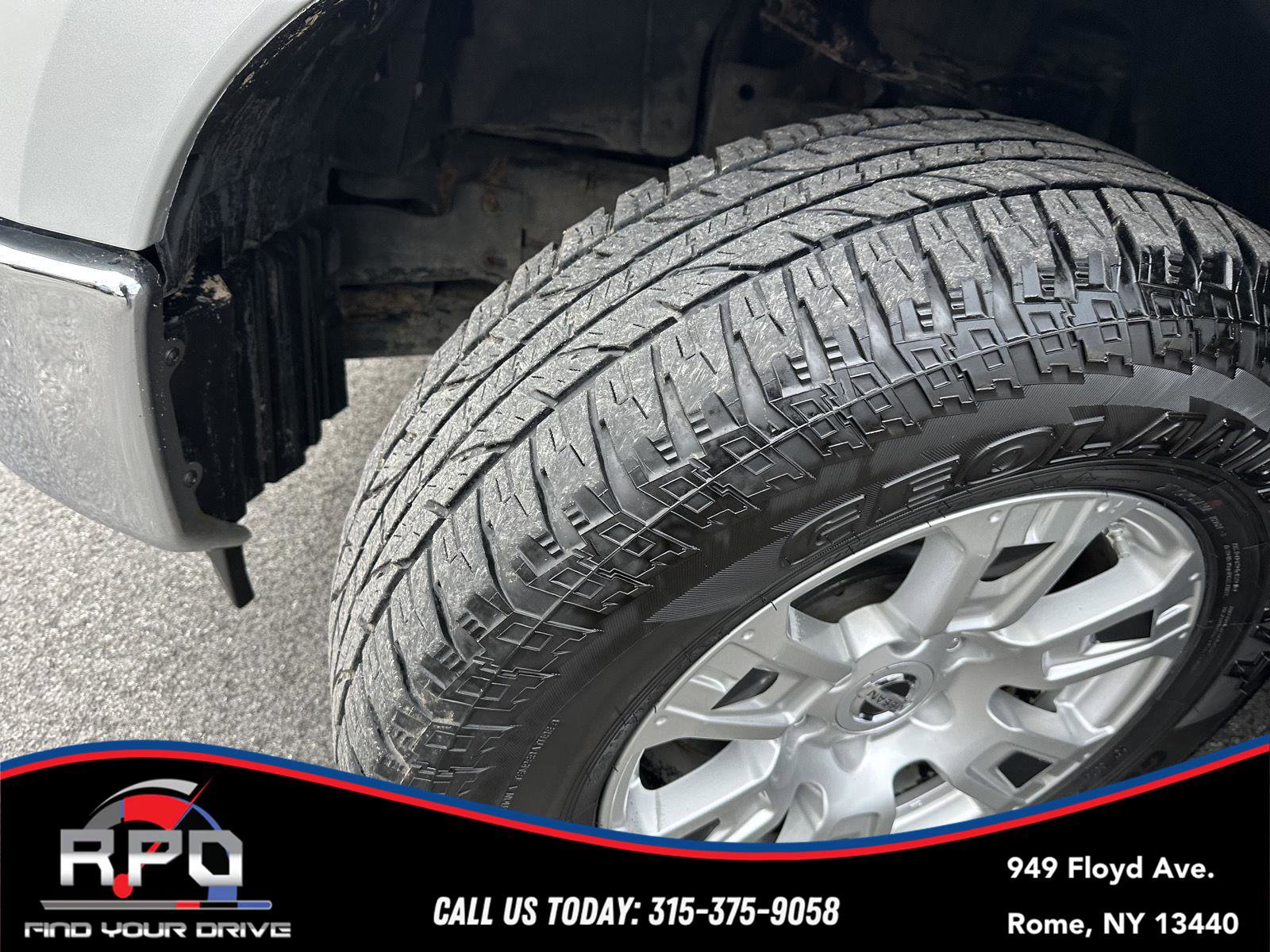 Used 2018 Nissan Titan SV w/ SV Convenience Package image 11