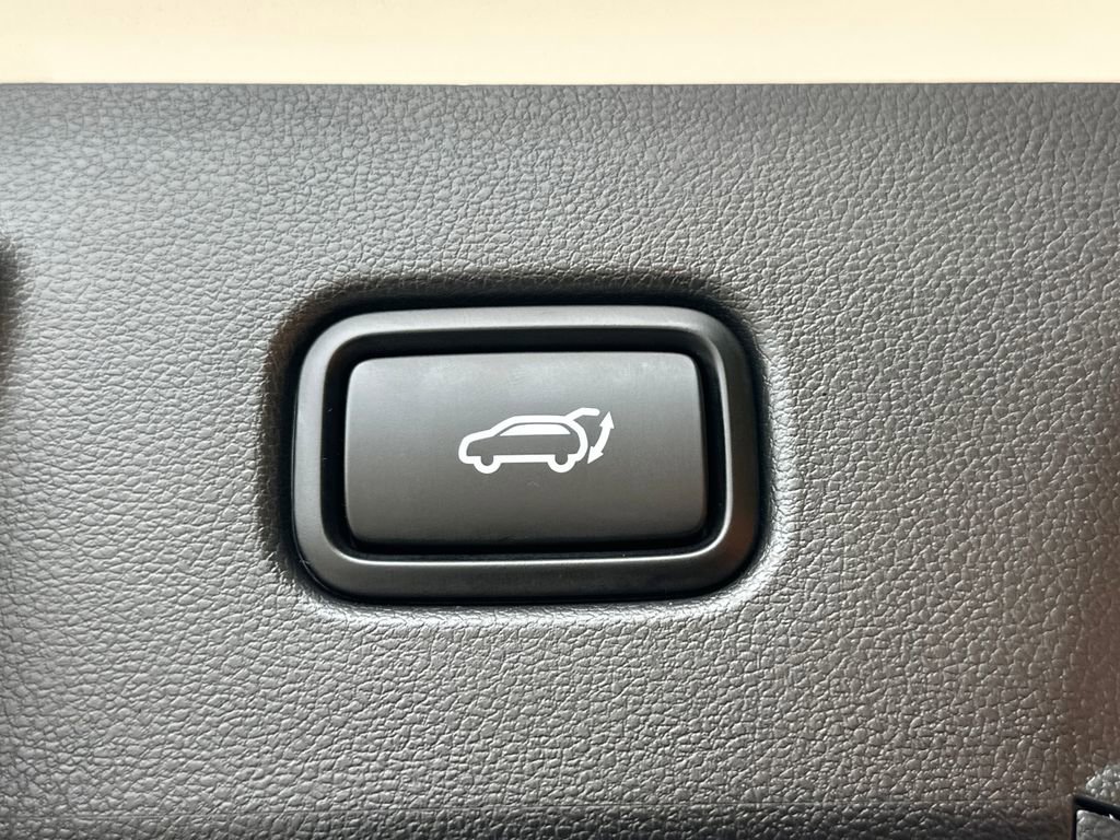 Used 2025 Hyundai Tucson Limited image 40