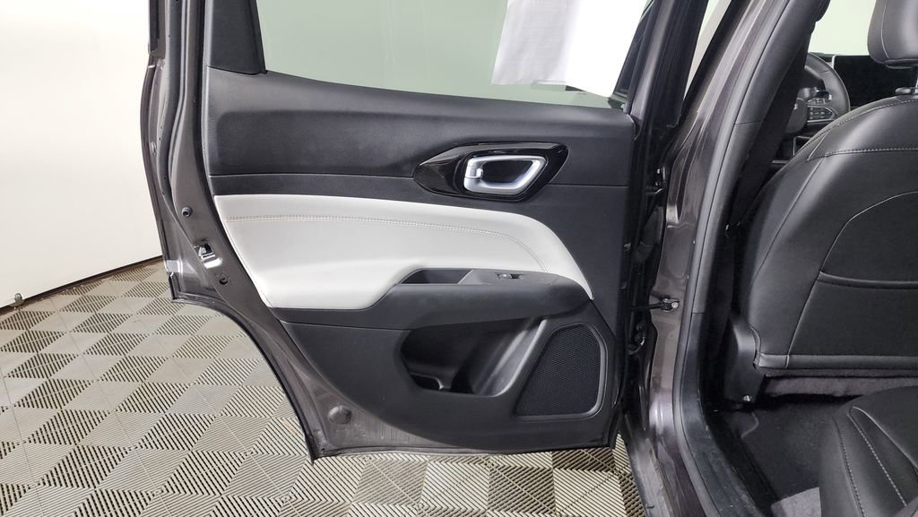 Used 2023 Jeep Compass Limited image 24