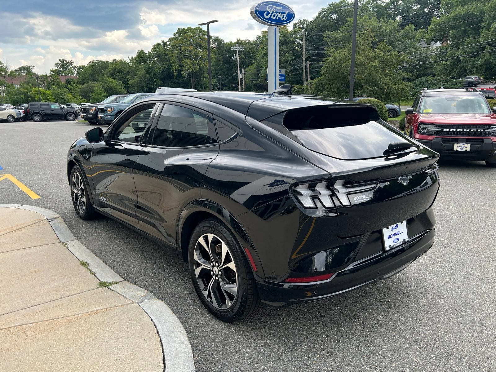 Certified 2023 Ford Mustang Mach-E Premium AWD/4WD image 5