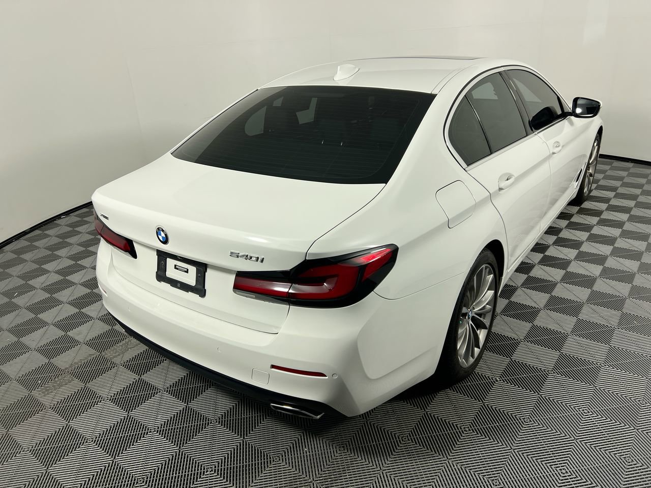 Used 2022 BMW 540i xDrive w/ Convenience Package image 3