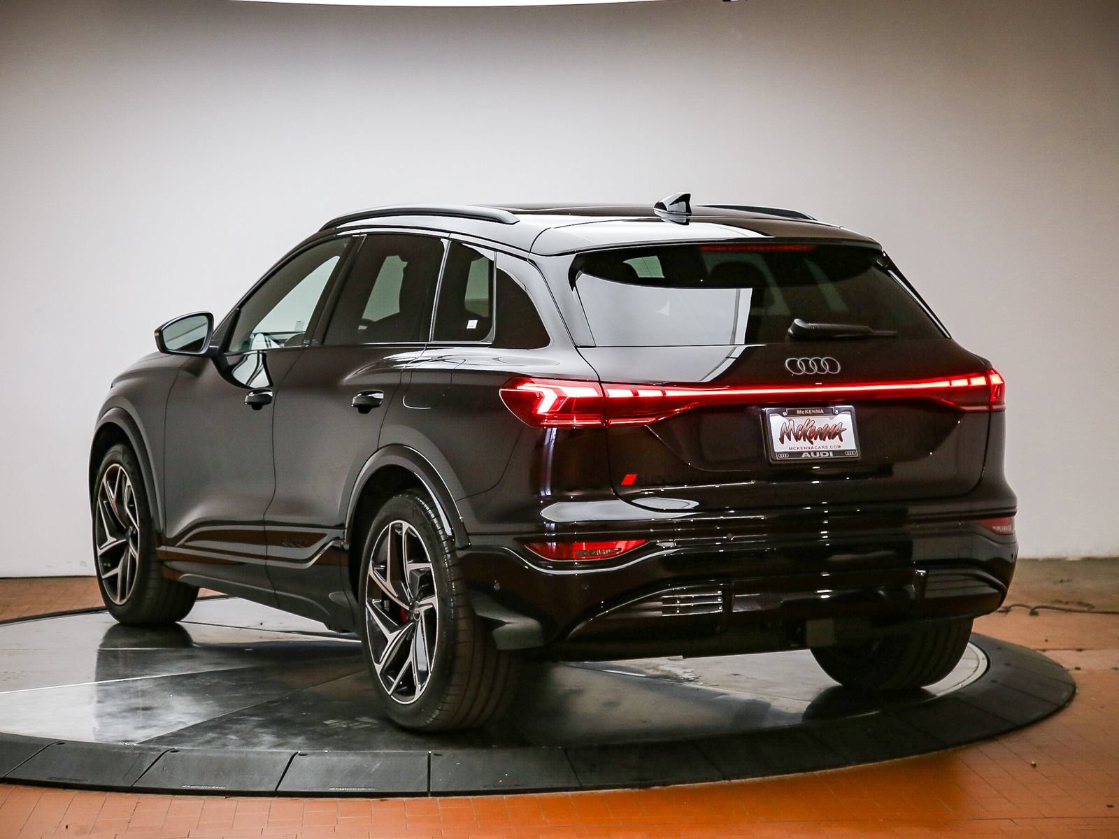 New 2027 Audi SQ6 e-tron Premium Plus AWD/4WD image 2
