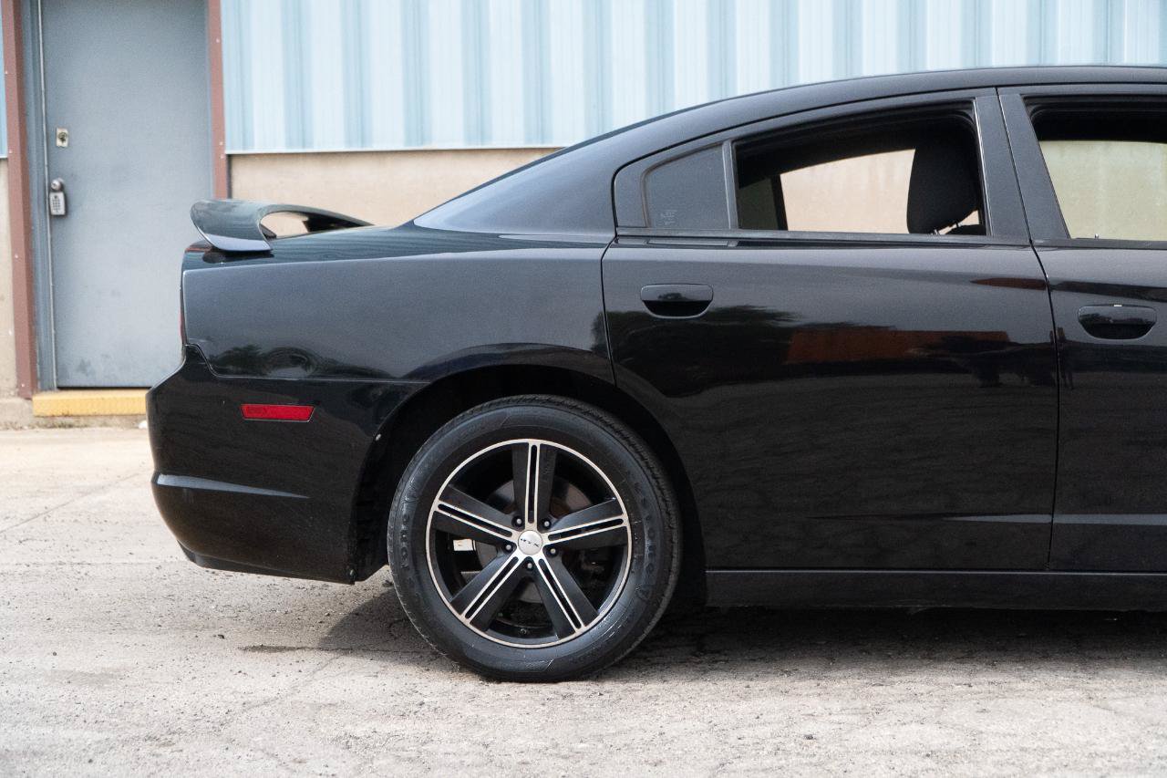 Used 2013 Dodge Charger SE RWD image 12