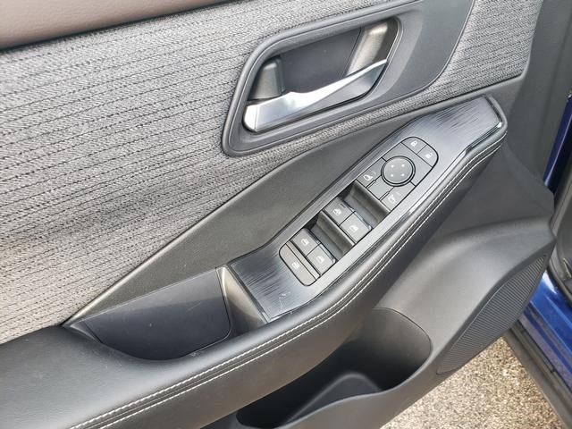 Used 2022 Nissan Rogue SV image 11