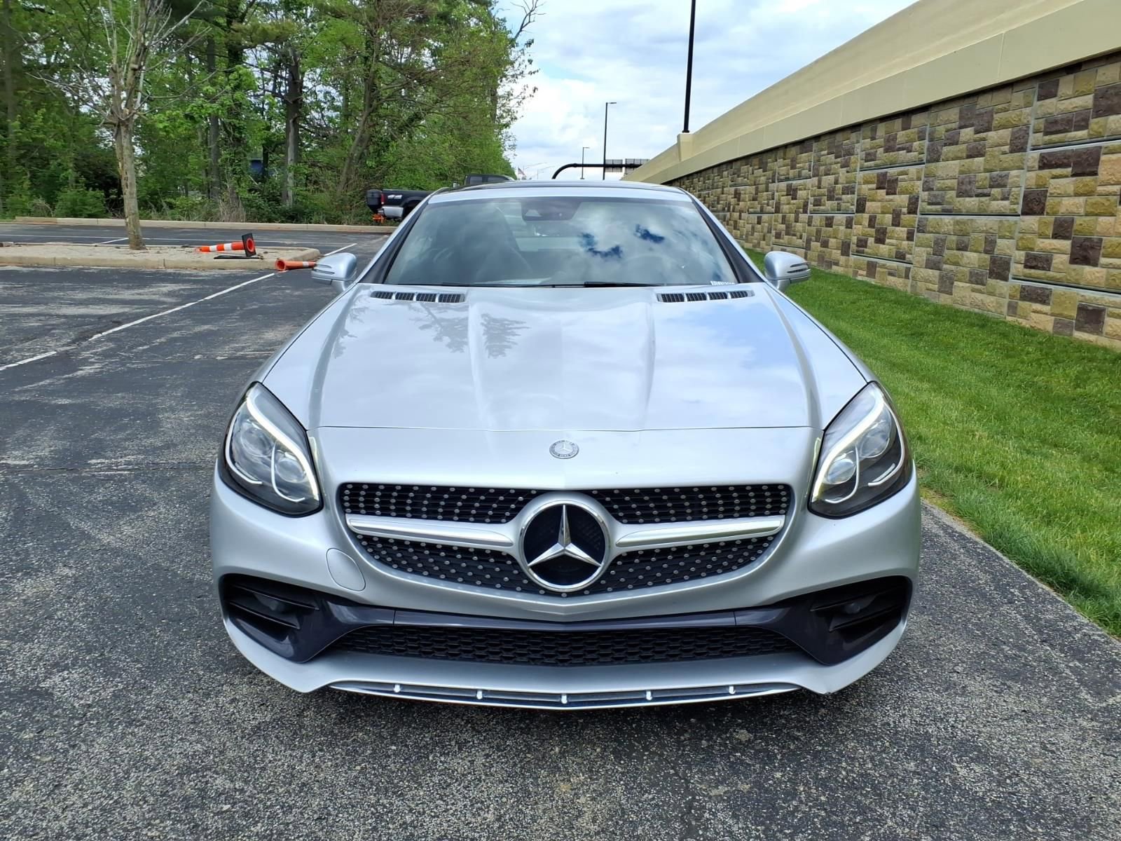 Used 2017 Mercedes-Benz SLC 300 image 3