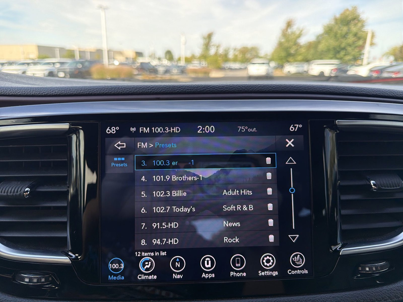 Used 2020 Chrysler Pacifica Limited FWD image 17